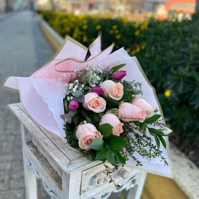 Encantador Ramo Rosas Rosadas y Tulipanes Frescos miniatura 1
