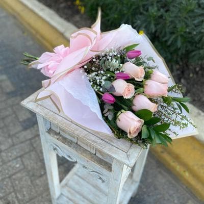 Encantador Ramo Rosas Rosadas y Tulipanes Frescos miniatura 4