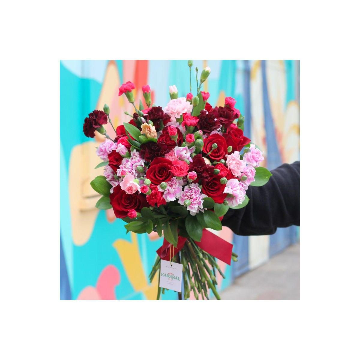 Pamela Rosas Rojas en Ramo con claveles - Imagen 1
