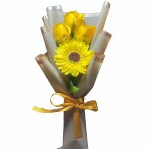 Bouquet de 3 Rosas Amarillas y 1 Girasol Eternos - Imagen 1