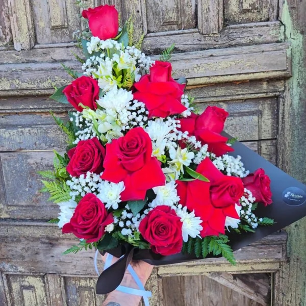 Consuelo - Arreglo de flores con rosas