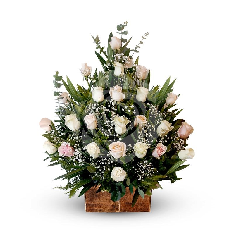 Pie con rosas rosadas y blancas - Imagen 1