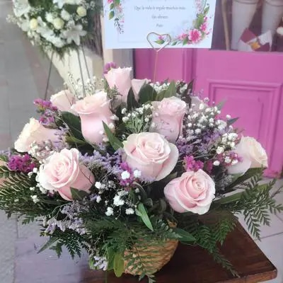 Canasta sutil 15 rosas