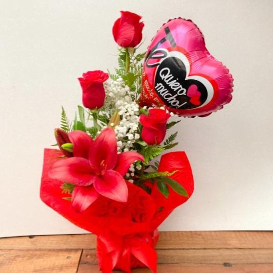 ARREGLO DE ROSAS Y LILIUM - Imagen 1