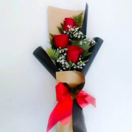 RAMO DE 3 ROSAS ROJAS