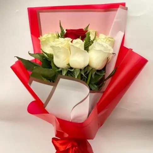 RAMO DE 10 ROSAS