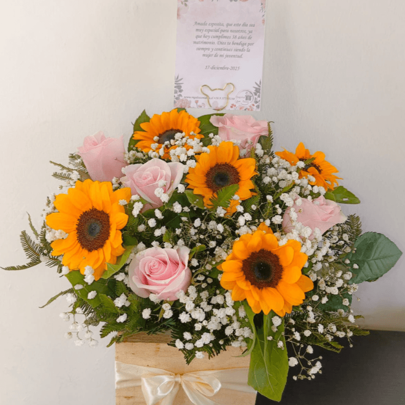ARREGLO DE ROSAS Y GIRASOLES - Imagen 1