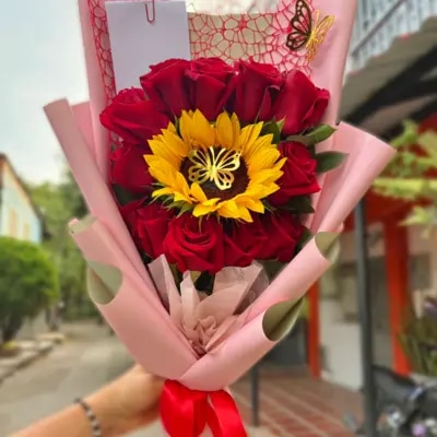 RAMO DE ROSAS YGIRASOL