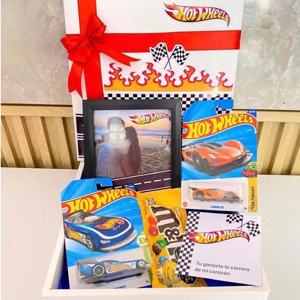 BOX N° 2 HOT WHEELS MAS FOTO
