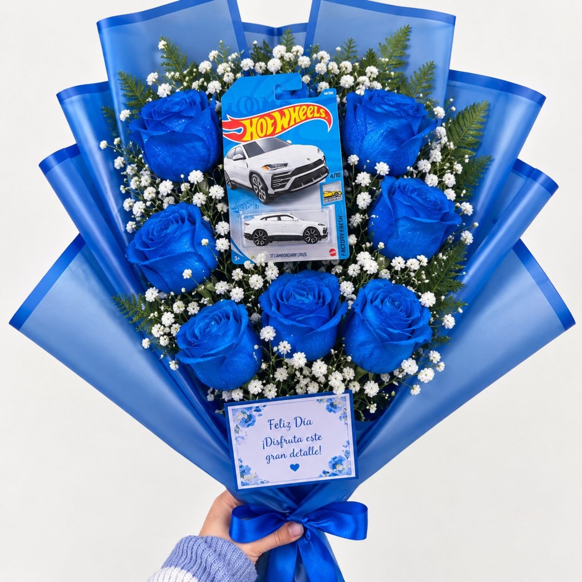 RAMO DE ROSAS AZULES + HOT WHEELS - Imagen 1