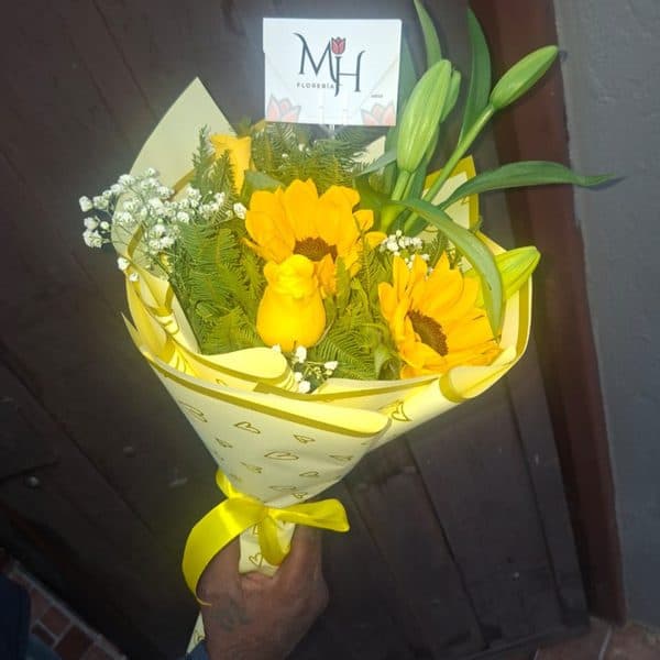 Ramo 1 rosa1 girasol 1 lilium flores amarillas