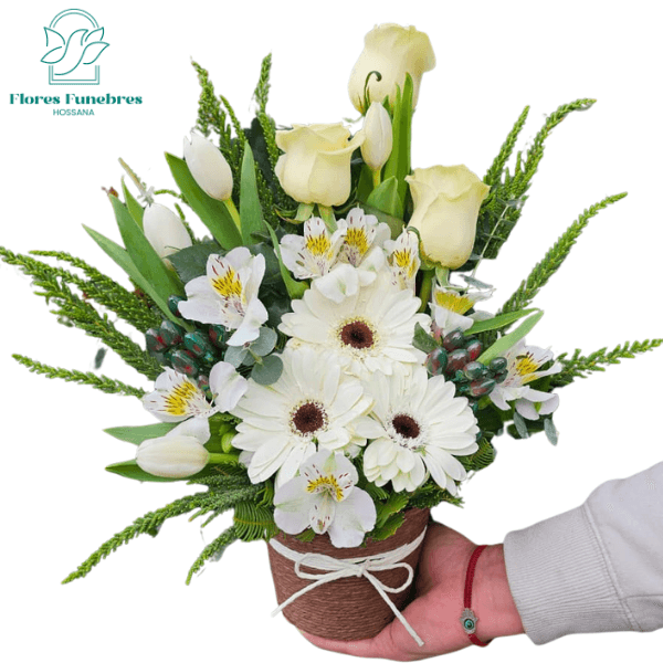 arreglo de 3 gerberas 3 rosas 4 tulipanes y lindo follaje - Imagen 1