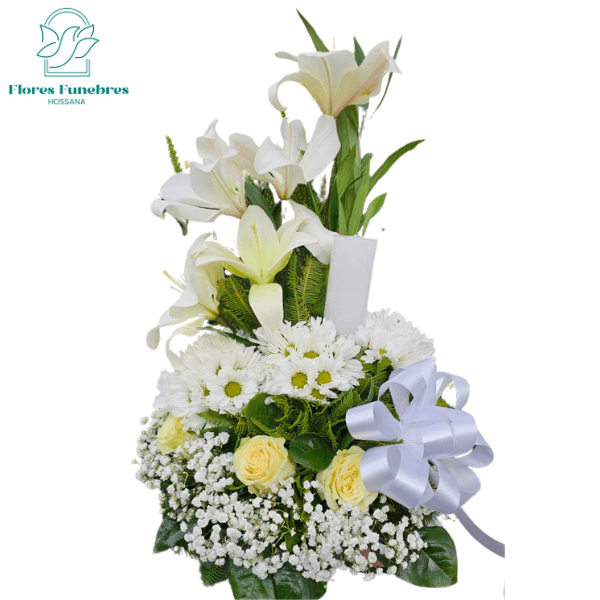 Arreglo condolencia 3 rosas 4 lilium 1 vela y follaje - Imagen 1