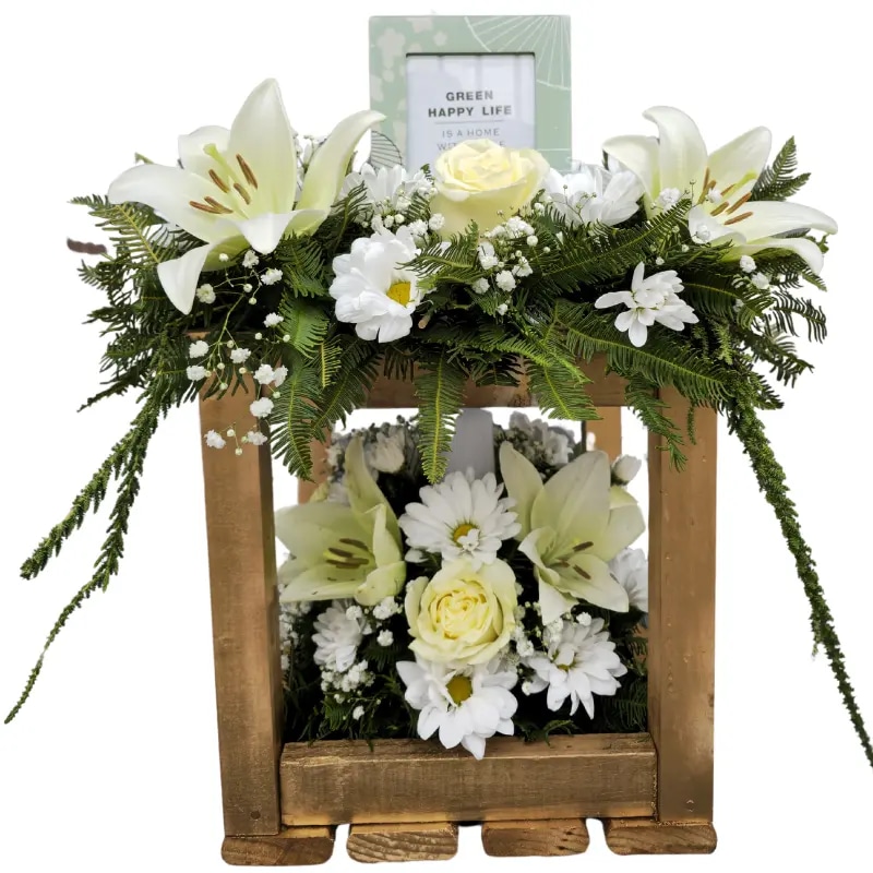 Cajón fúnebre 4 rosas 4 lilium 1 velon portaretrato 10*12