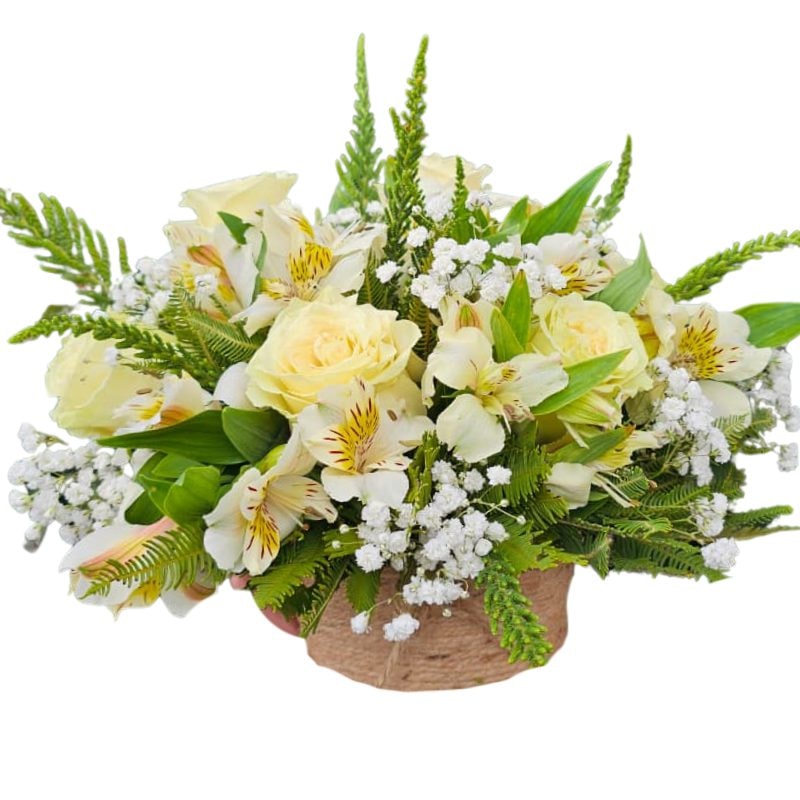 Arreglo de 5 rosas con astromelia y follaje - Imagen 1