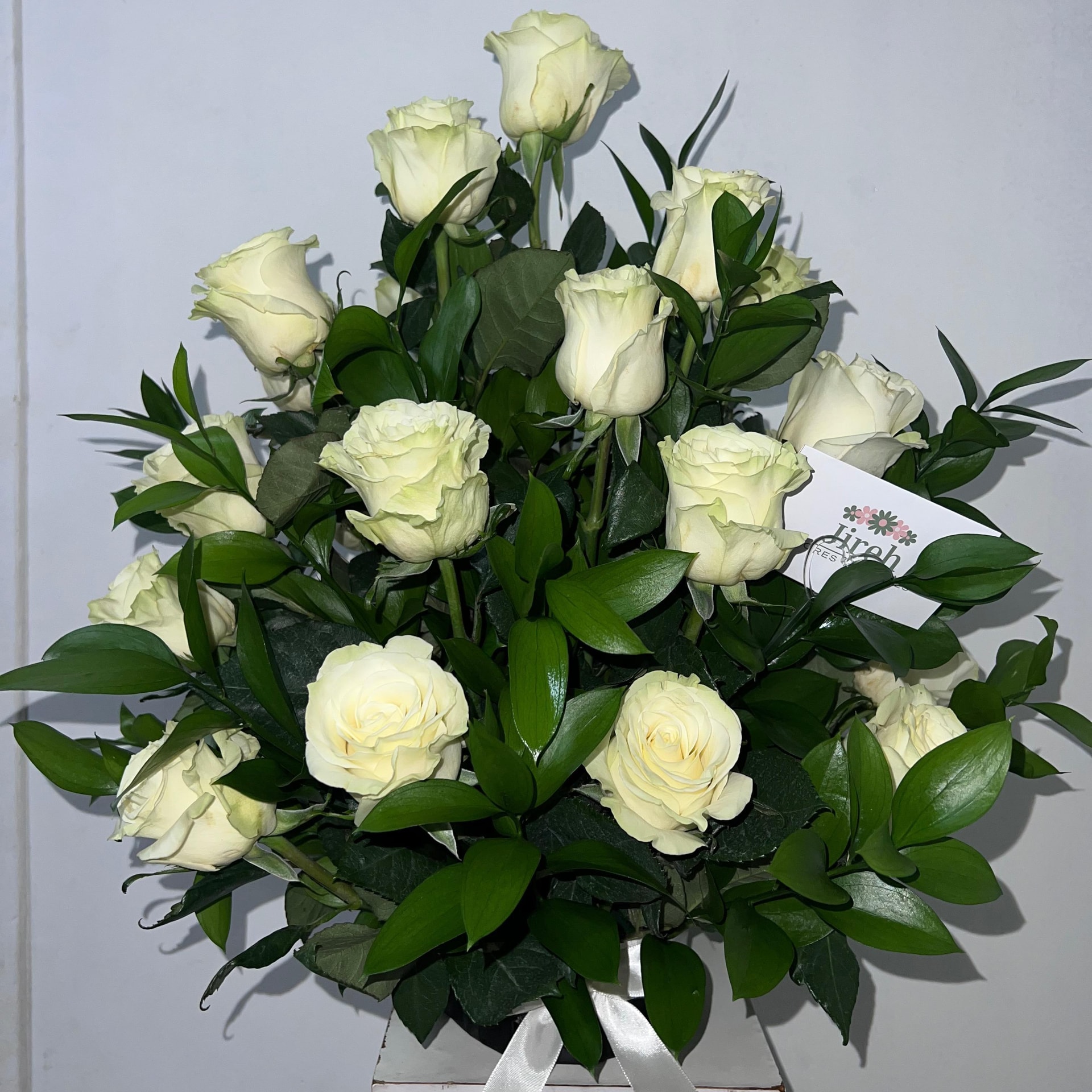 Arreglo Fúnebre de Rosas Blancas - Imagen 1
