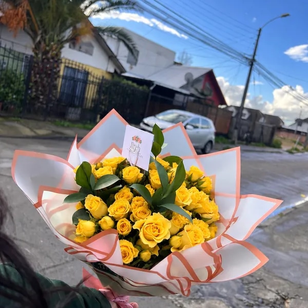 Ramo Minirosas Amarillas