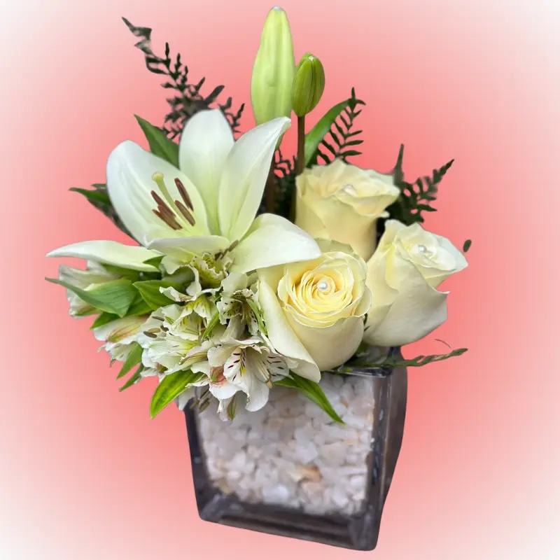 Cubo 3 rosas 1 lilium