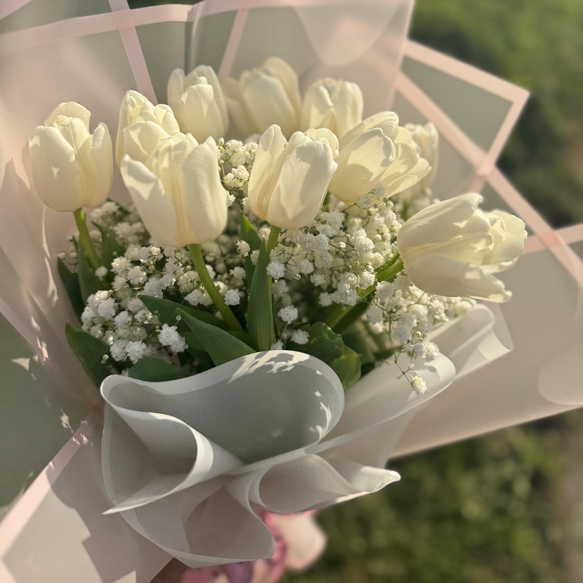 Ramo de tulipanes blancos - Imagen 1