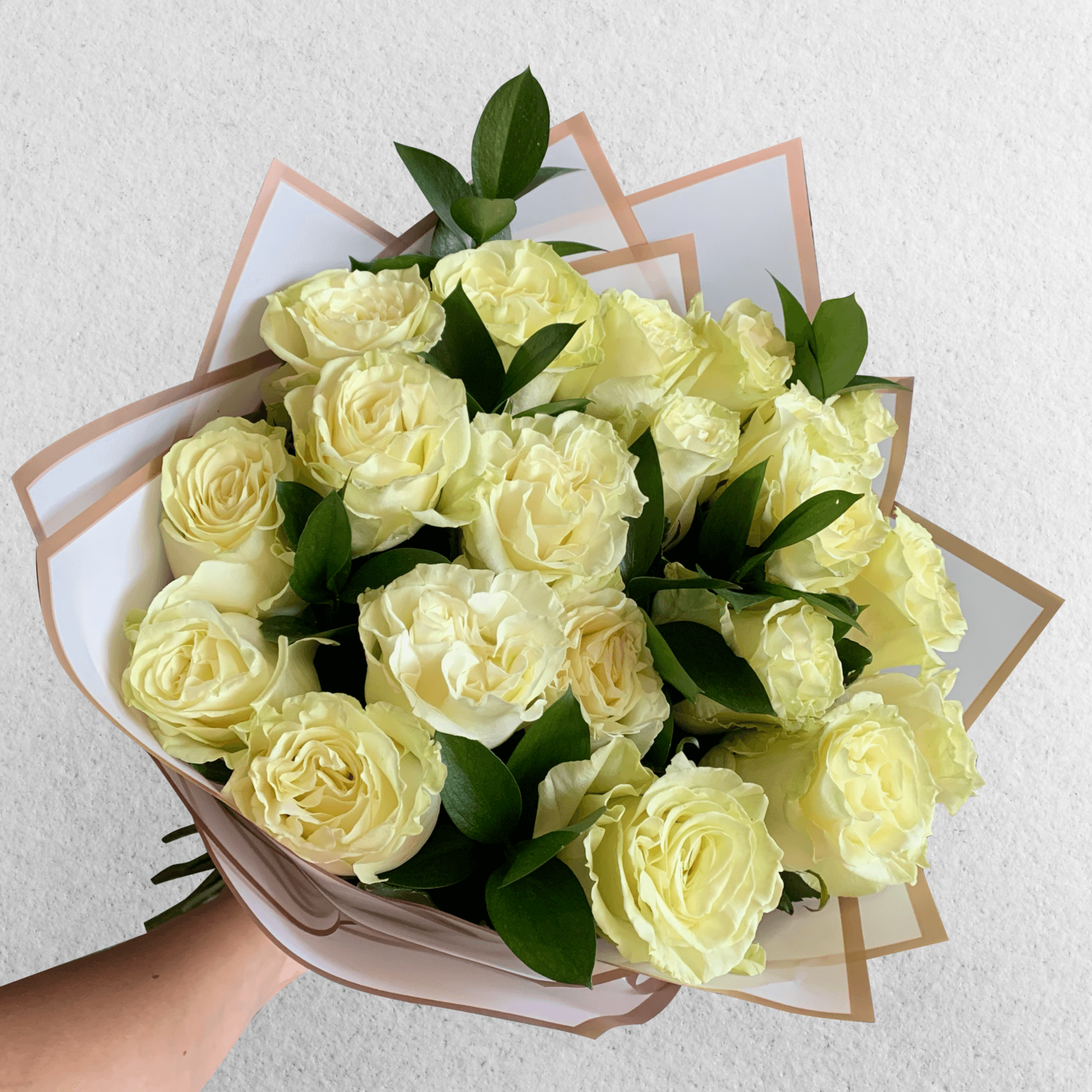 Ramo de rosas blancas - Imagen 1