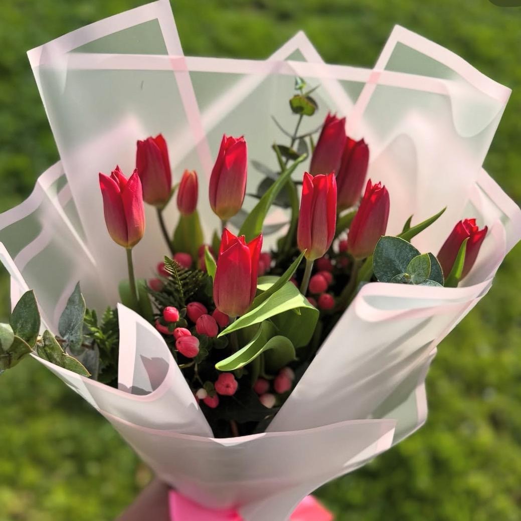 Ramo de tulipanes rojos - Imagen 1