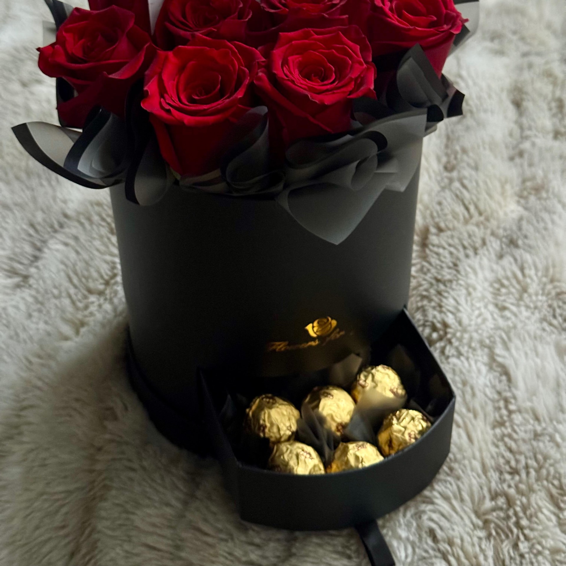 Box de rosas rojas con bombones - Imagen 1
