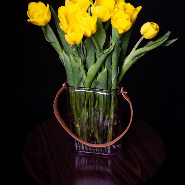 Tulipanes en florero