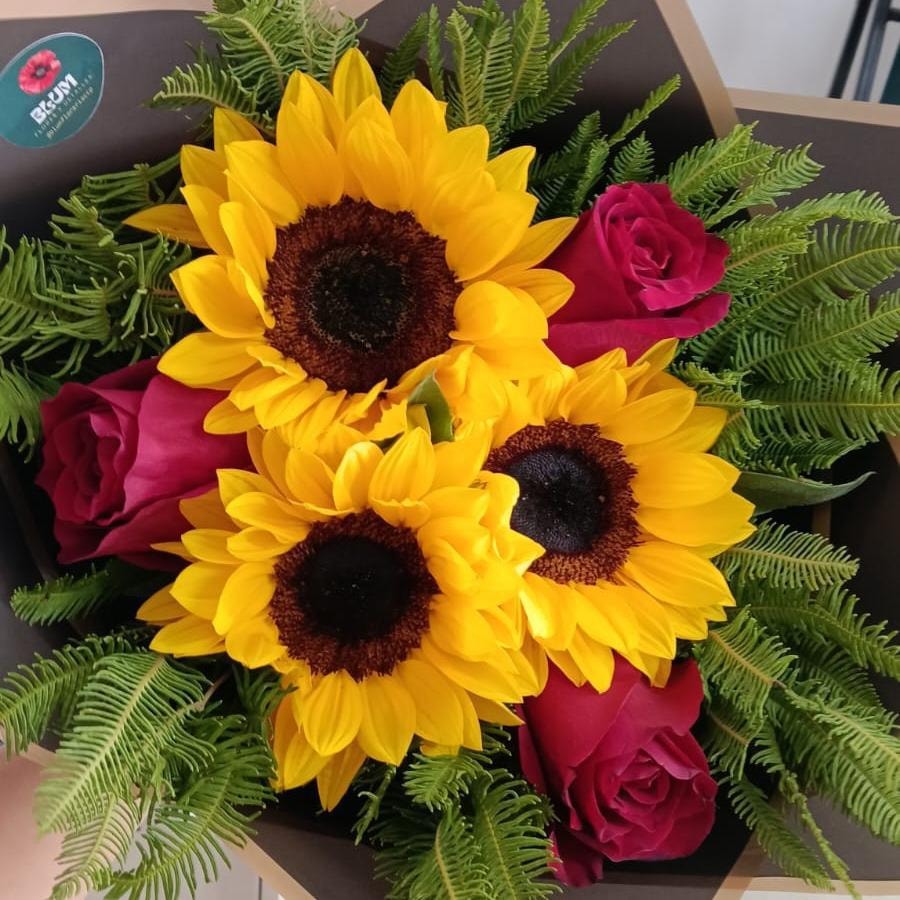Sinfonía - Ramo de 3 rosas rojas con 3 girasoles - Imagen 1