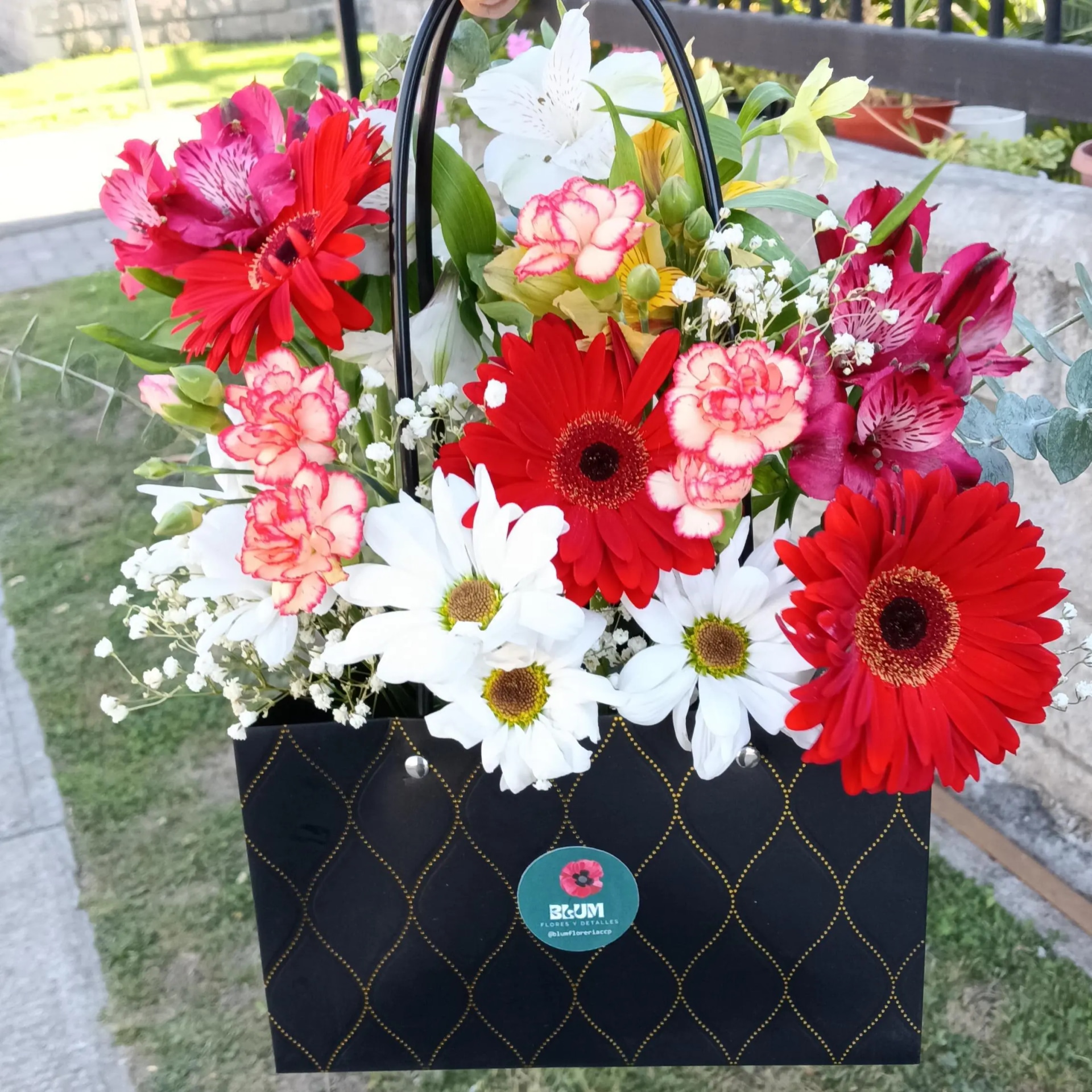 Cartera negra Flores Mixtas
