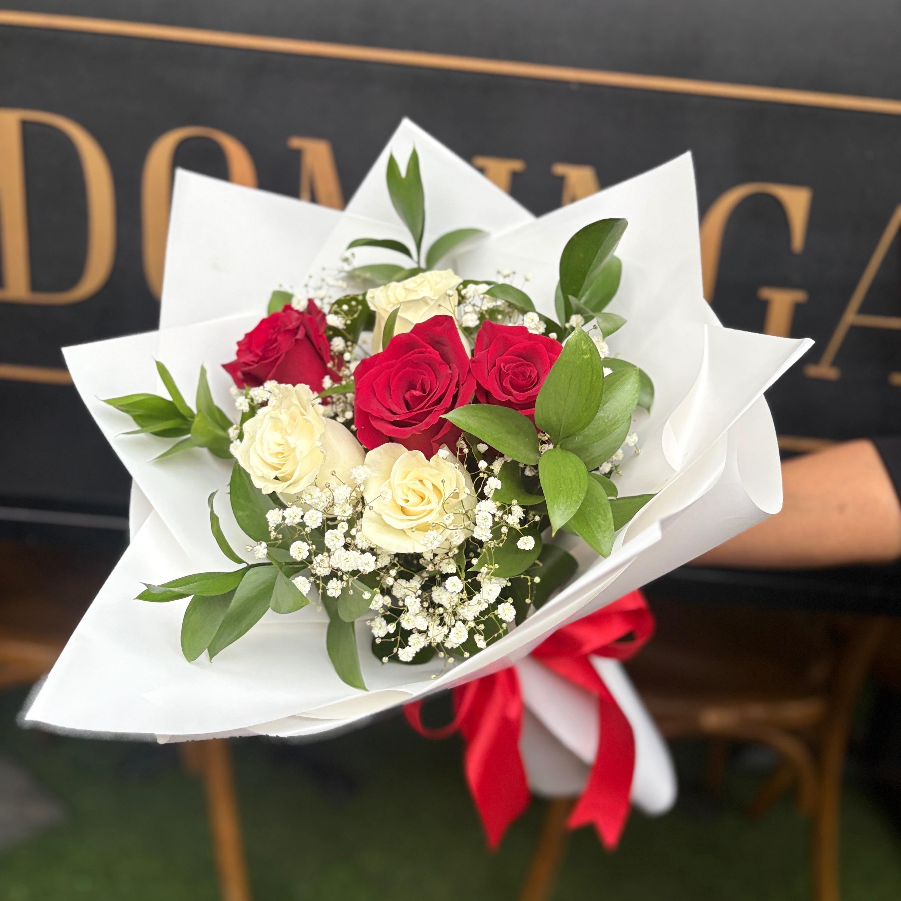 Encanto Clásico 🌹🤍 - Imagen 2