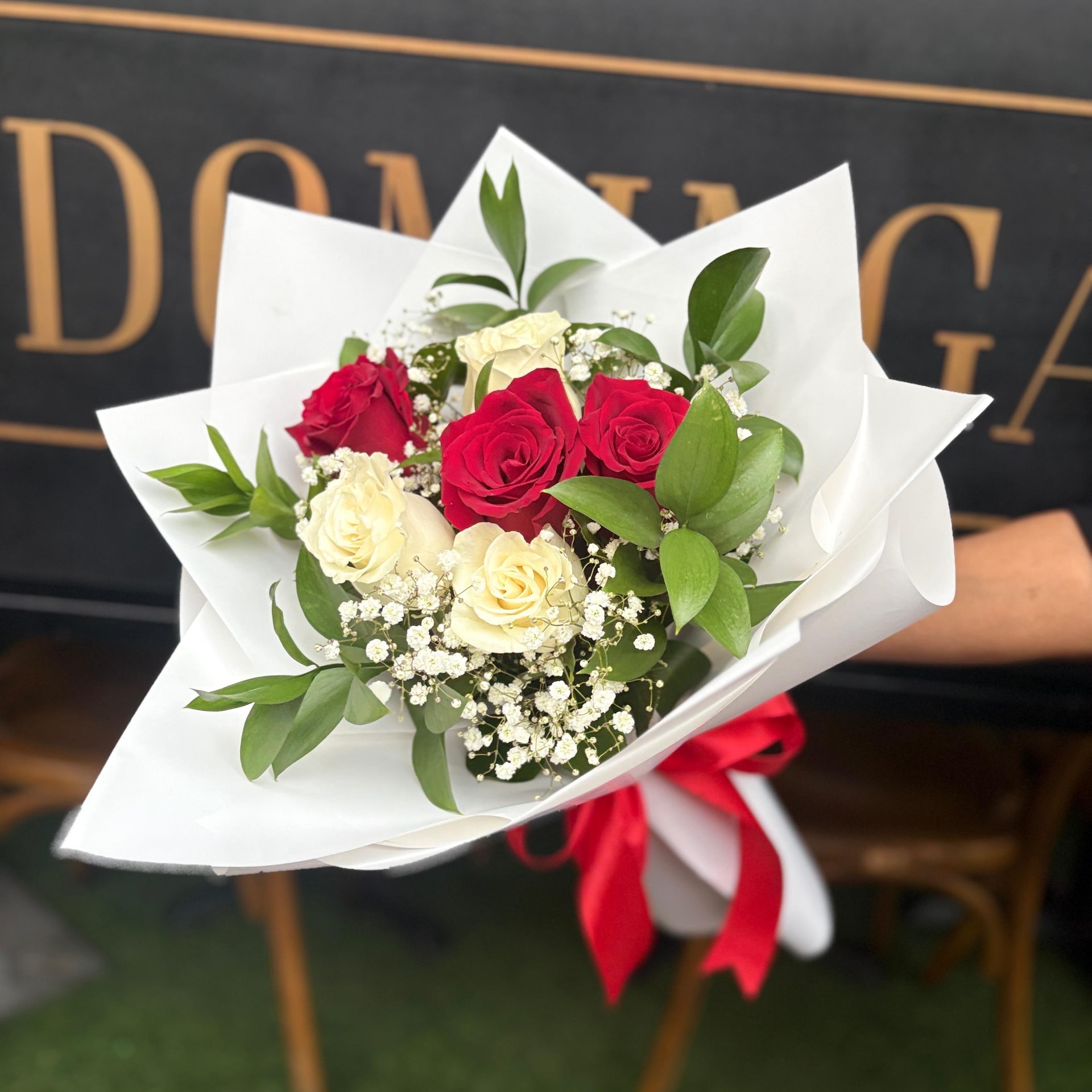 Encanto Clásico 🌹🤍 - Imagen 1