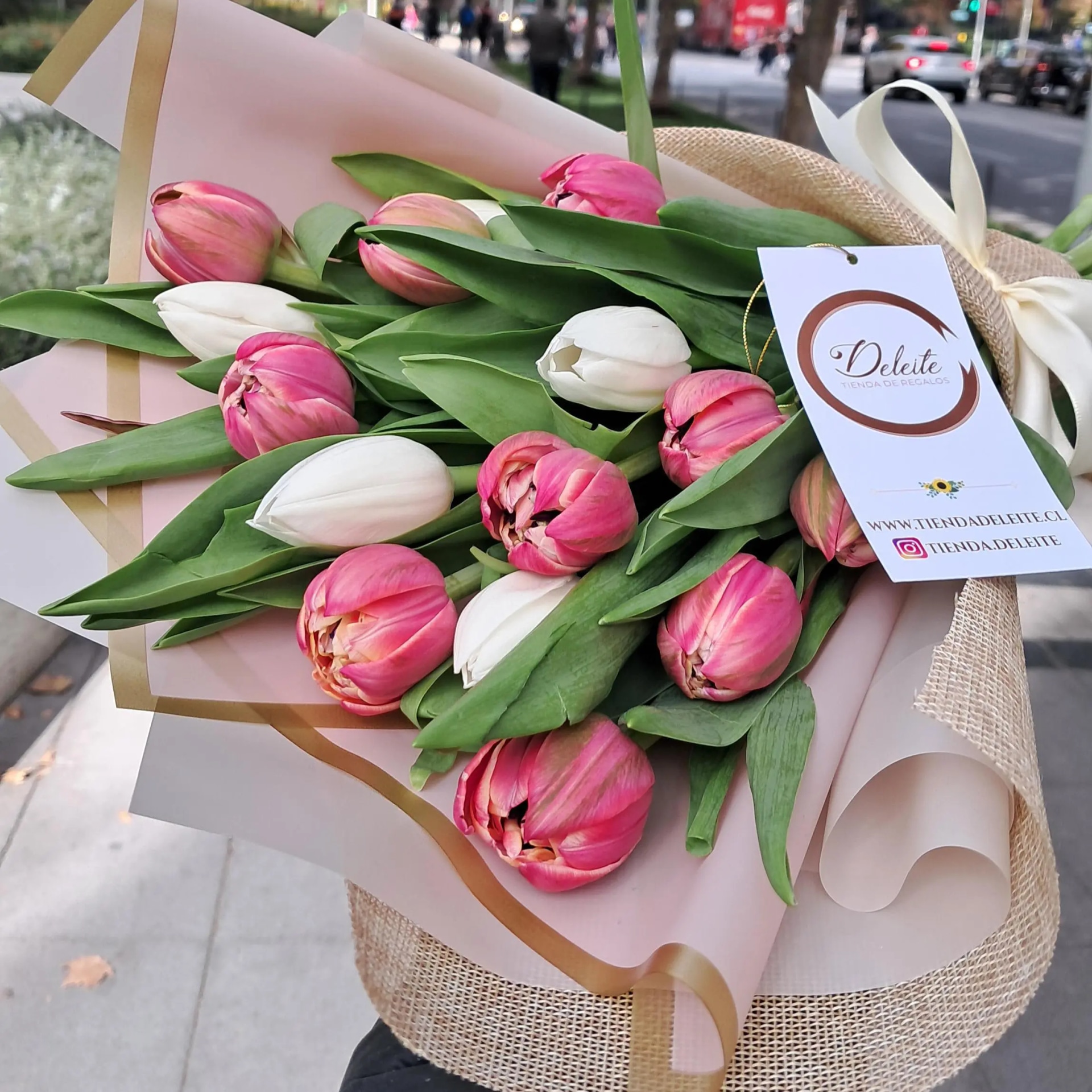 Ramo de 15 tulipanes
