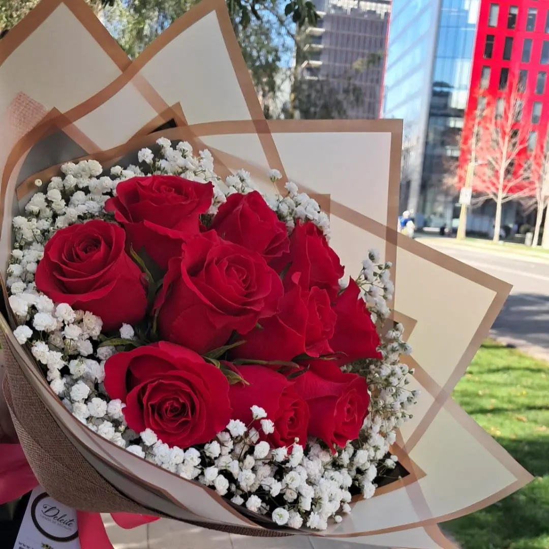 Ramo Amor - Ramo con 10 rosas Fucsia más gypso