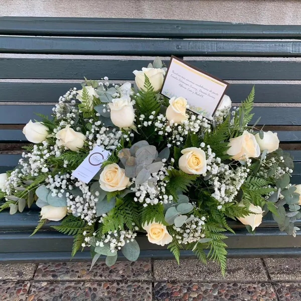 Cubre urna Paz Eterna - 25 rosas