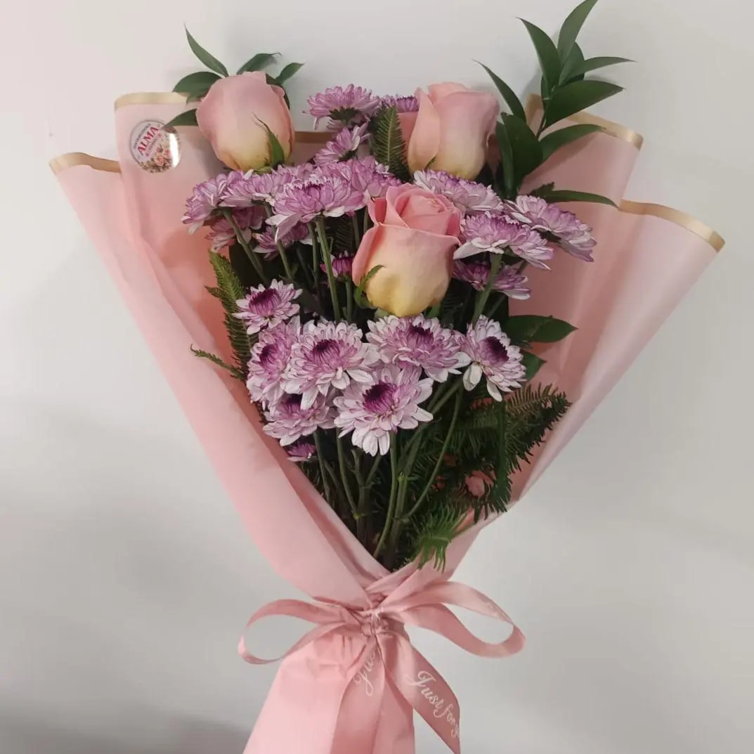 Ángel - Ramo de con 3 rosas rosadas y maules