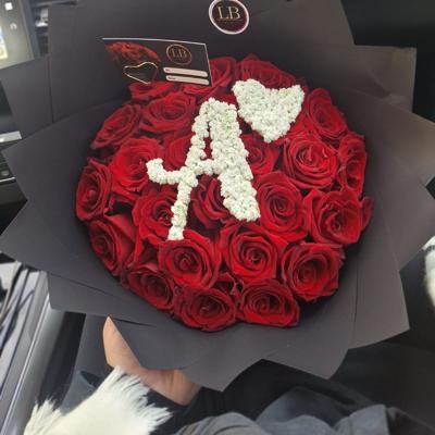 Ramo de rosas rojas con Inicial