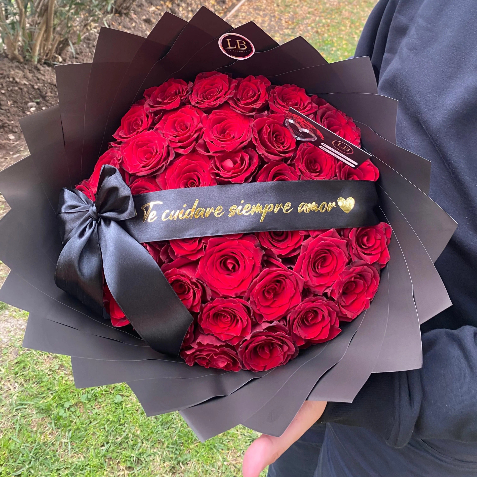 Ramo de 30 rosas naturales con cinta personalizada