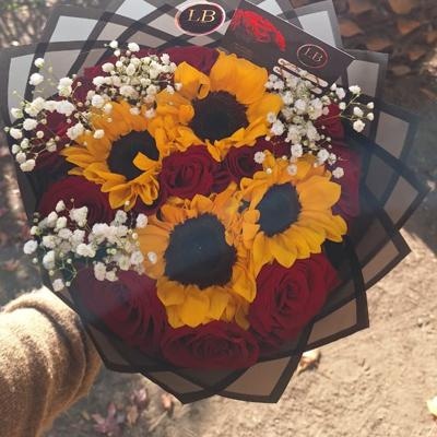 Mix de Rosas Con Girasoles