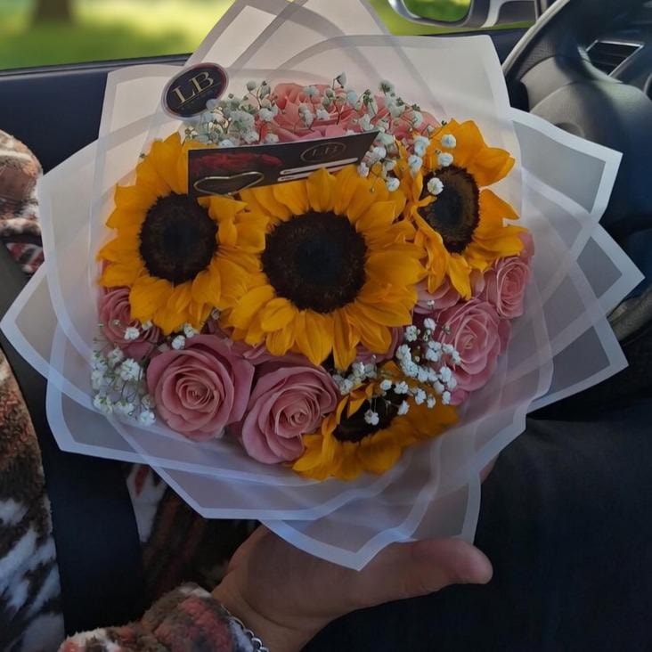 Mix de Rosas Con Girasoles - Imagen 1