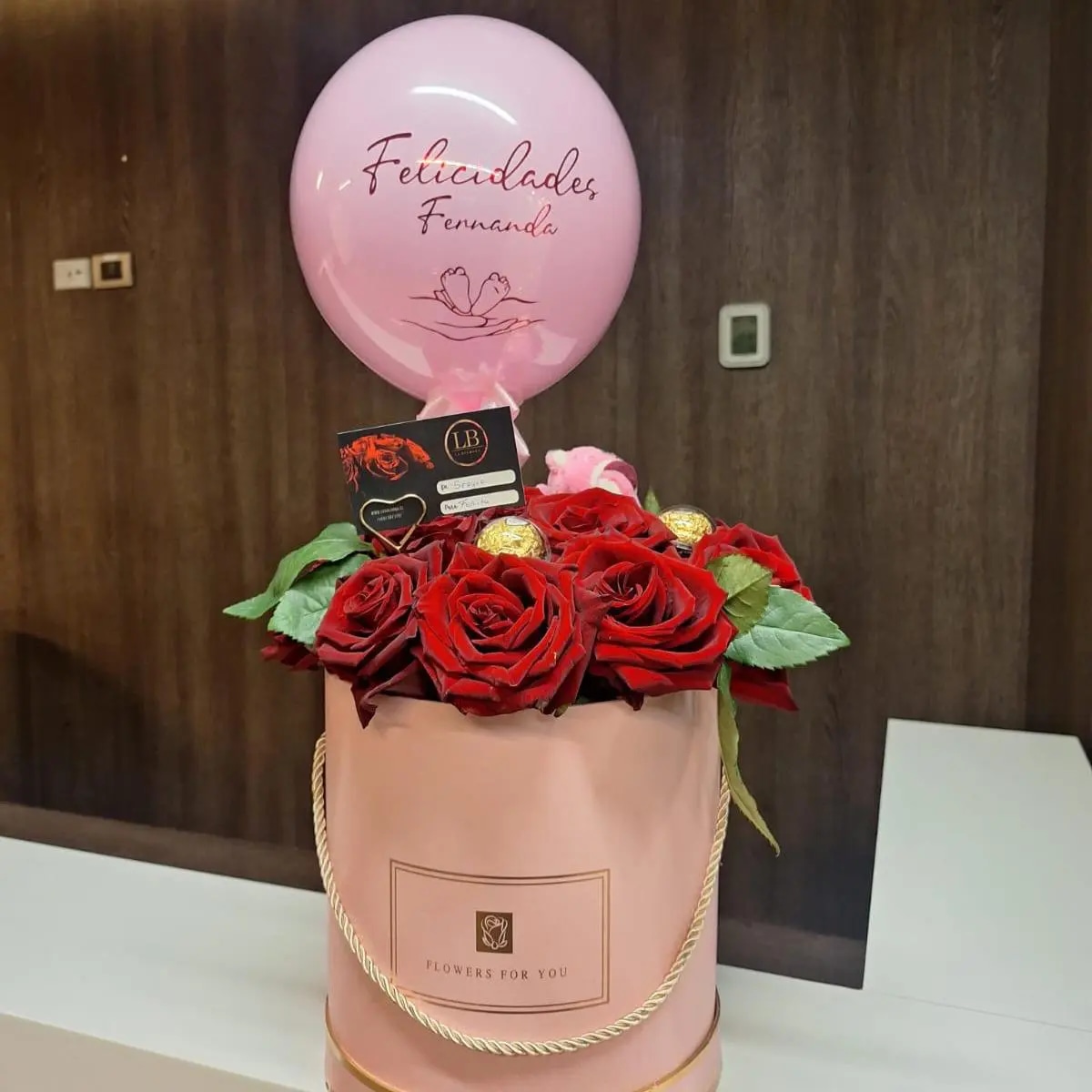 Caja de Rosas con Bombones