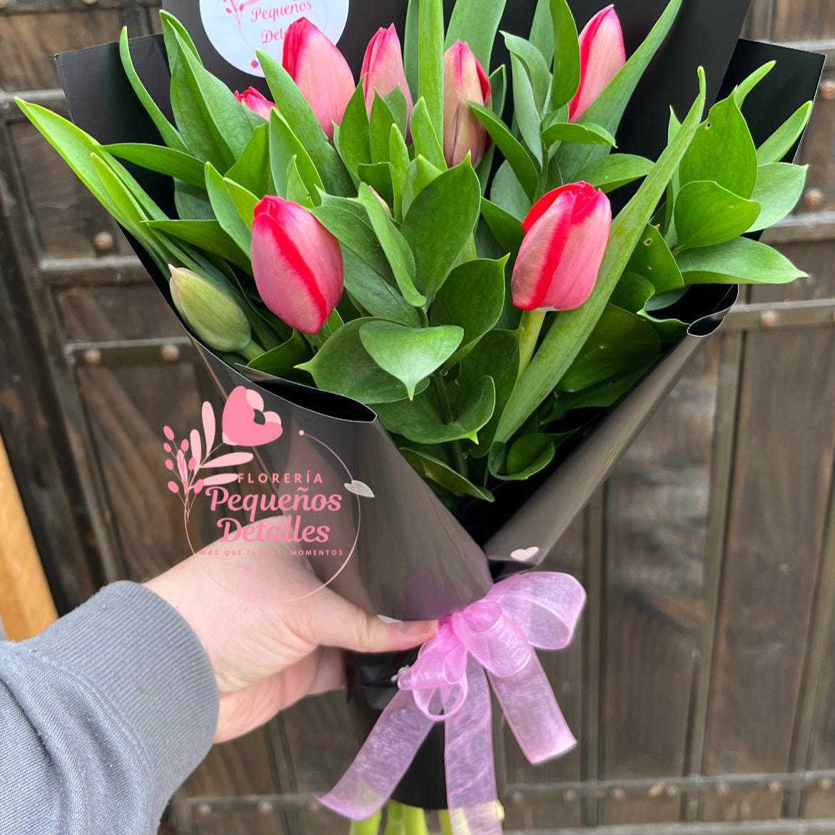 Sueño de Tulipanes – Ramo de 10 varas en color Fucsia - Imagen 1
