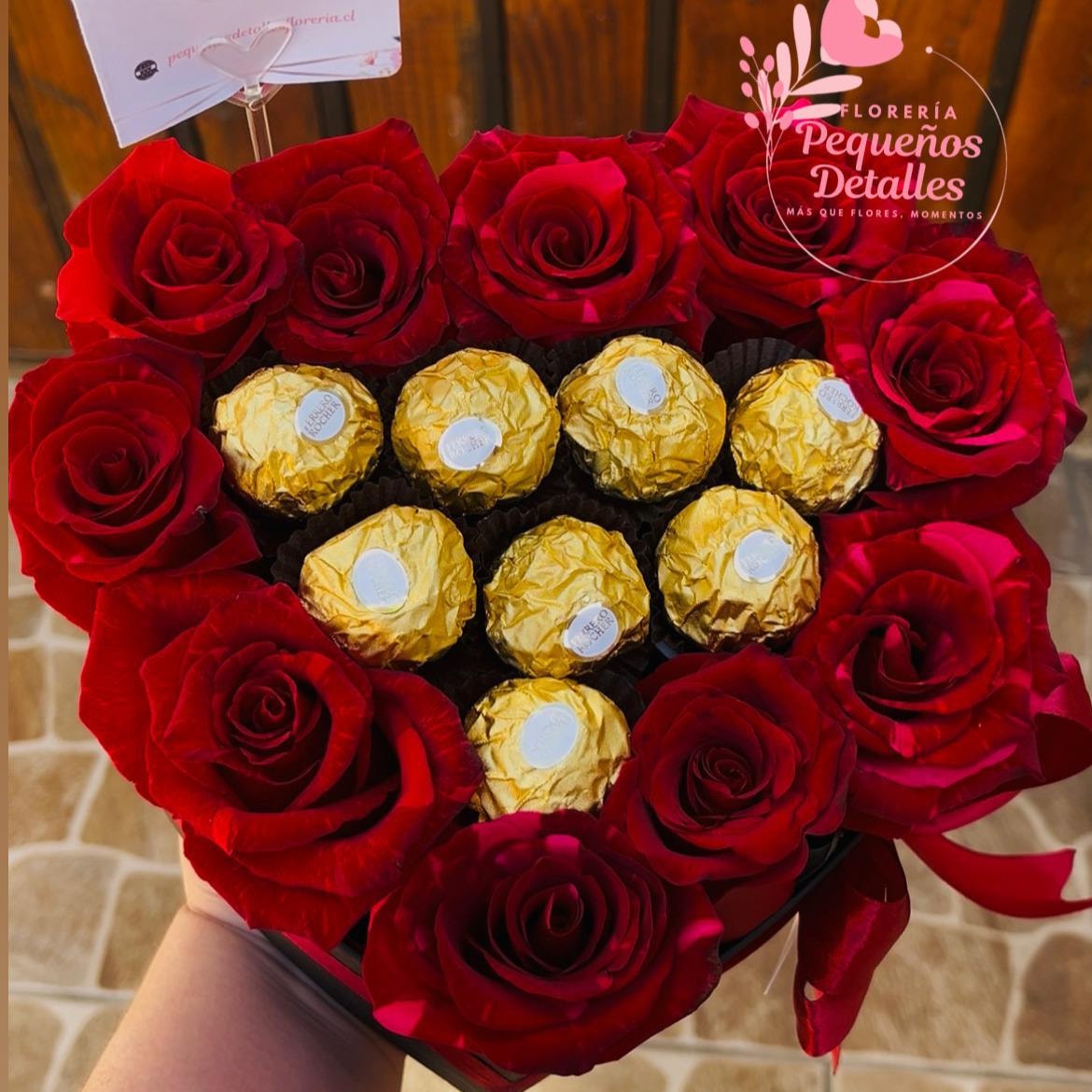 Box Amor - caja de corazón con rosas y 8 bombones ferrero r - Imagen 1