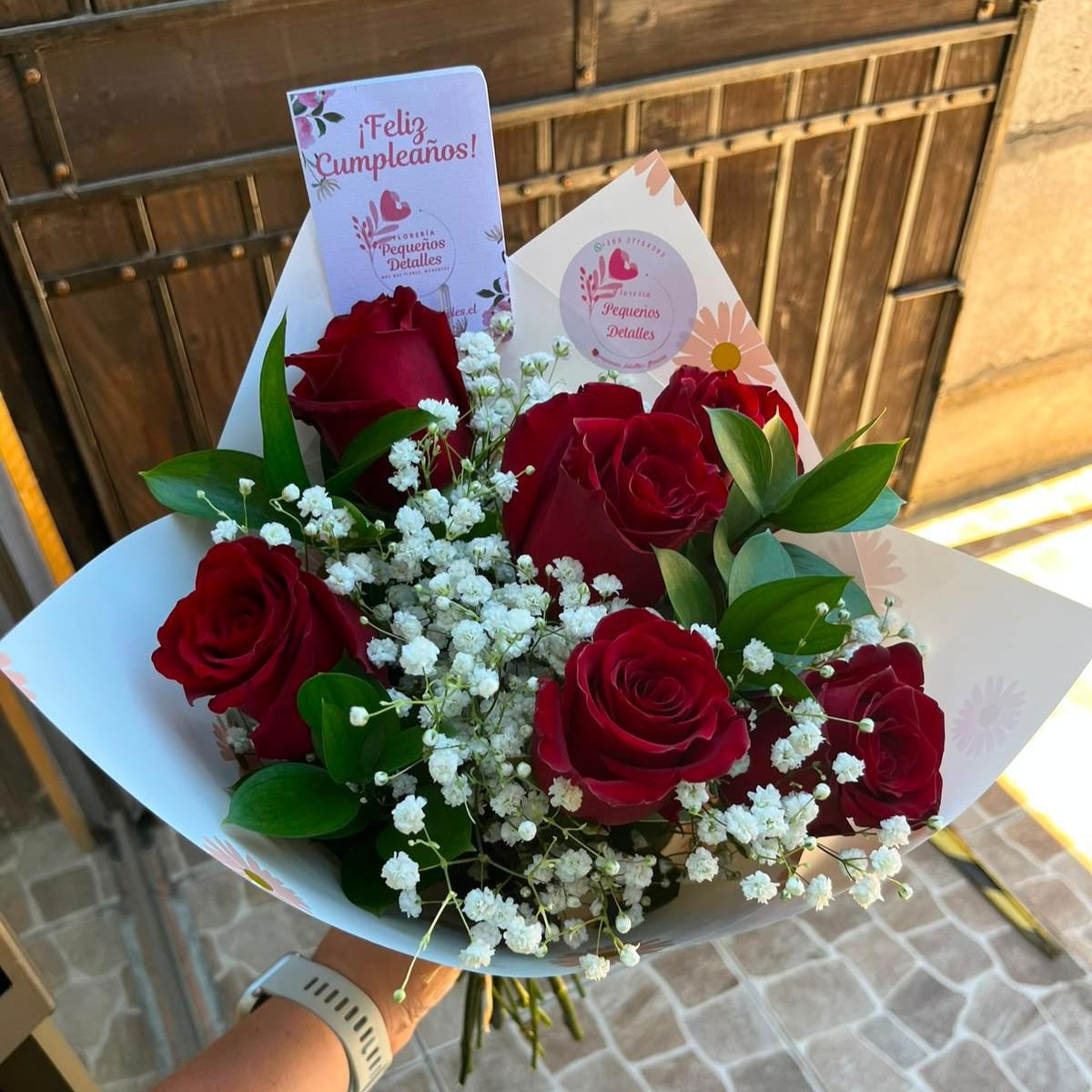 CAMILA - RAMO DE 6 ROSAS - Imagen 1