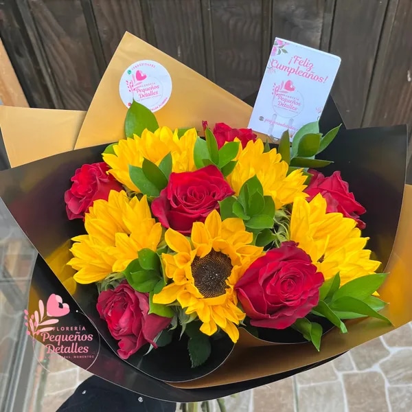 Amanecer de Amor - Ramo de girasoles y rosas