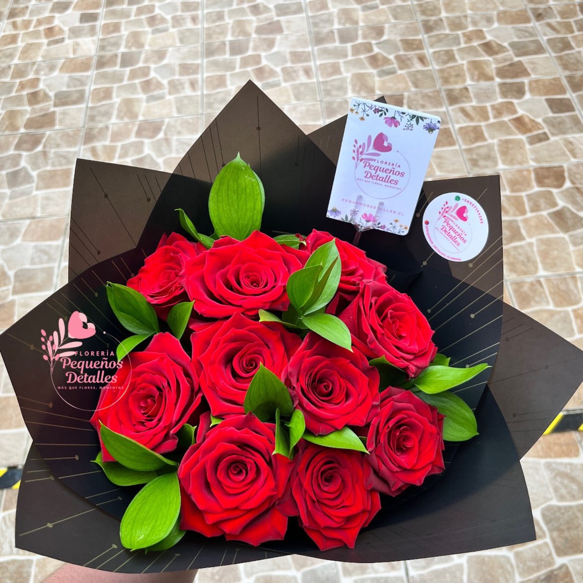 Pasión Eterna - ramo de rosas y follaje fino - Imagen 1