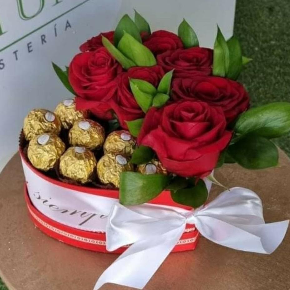 Box - 7 rosas rojas y 8 ferrero rocher - Imagen 1
