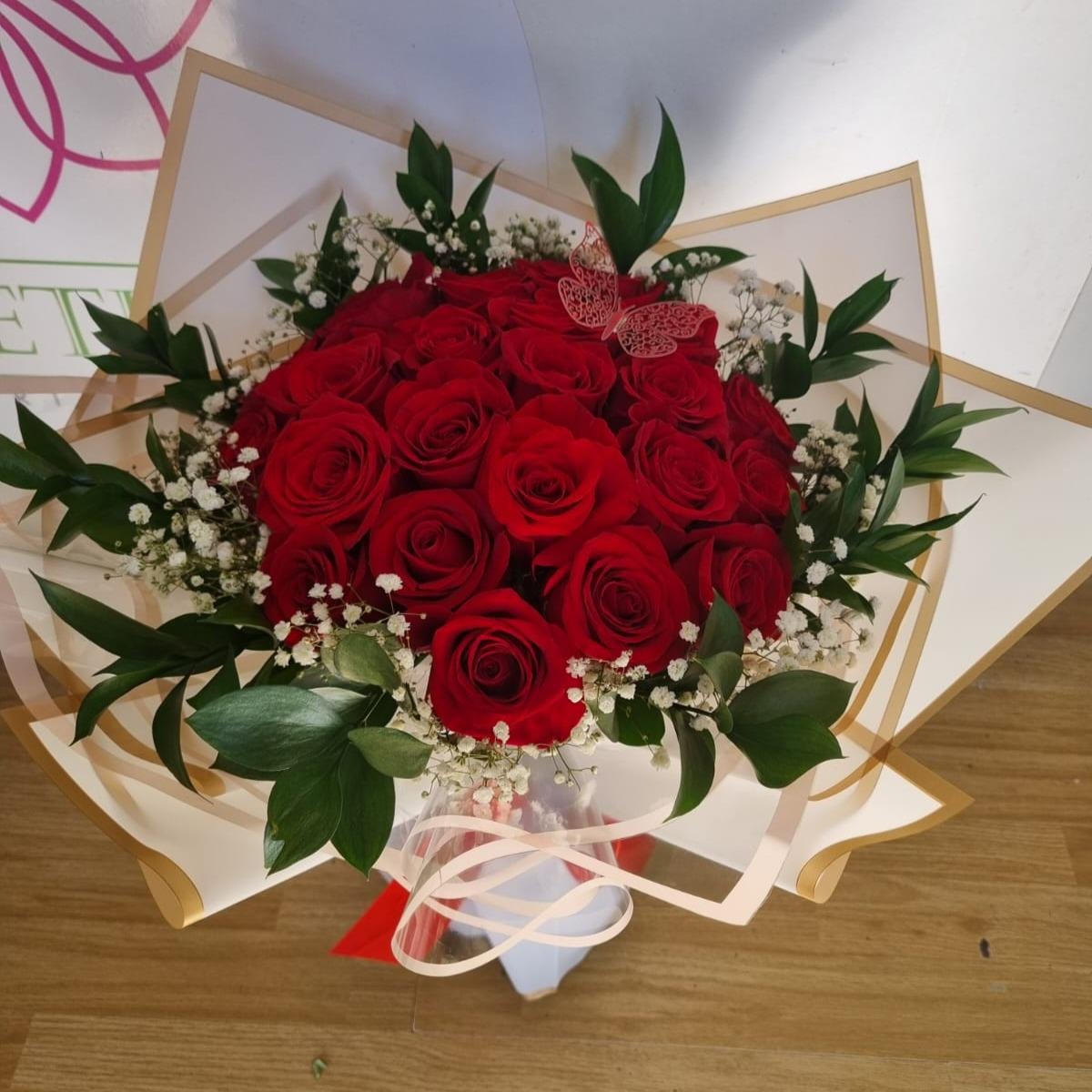 Ramo de 12 ROSAS ecuatorianas premiun mas decoraciones - Imagen 1