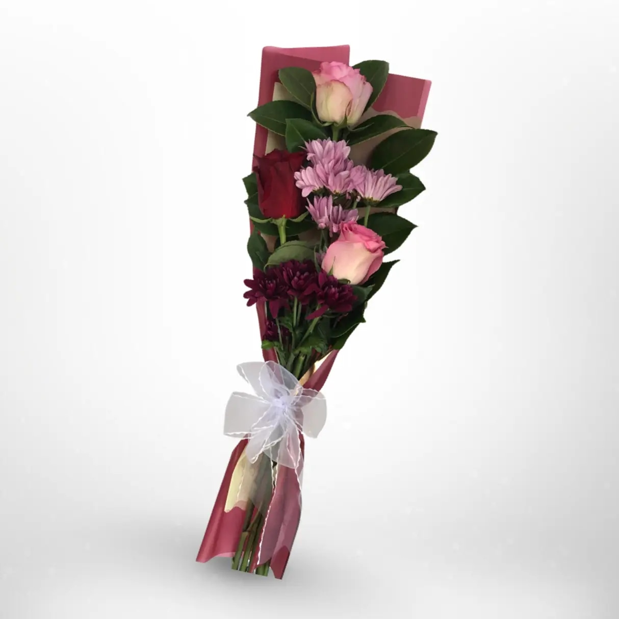 Dulce Detalle — 3 Rosas, 2 Margaritas y ramas de Ruscus