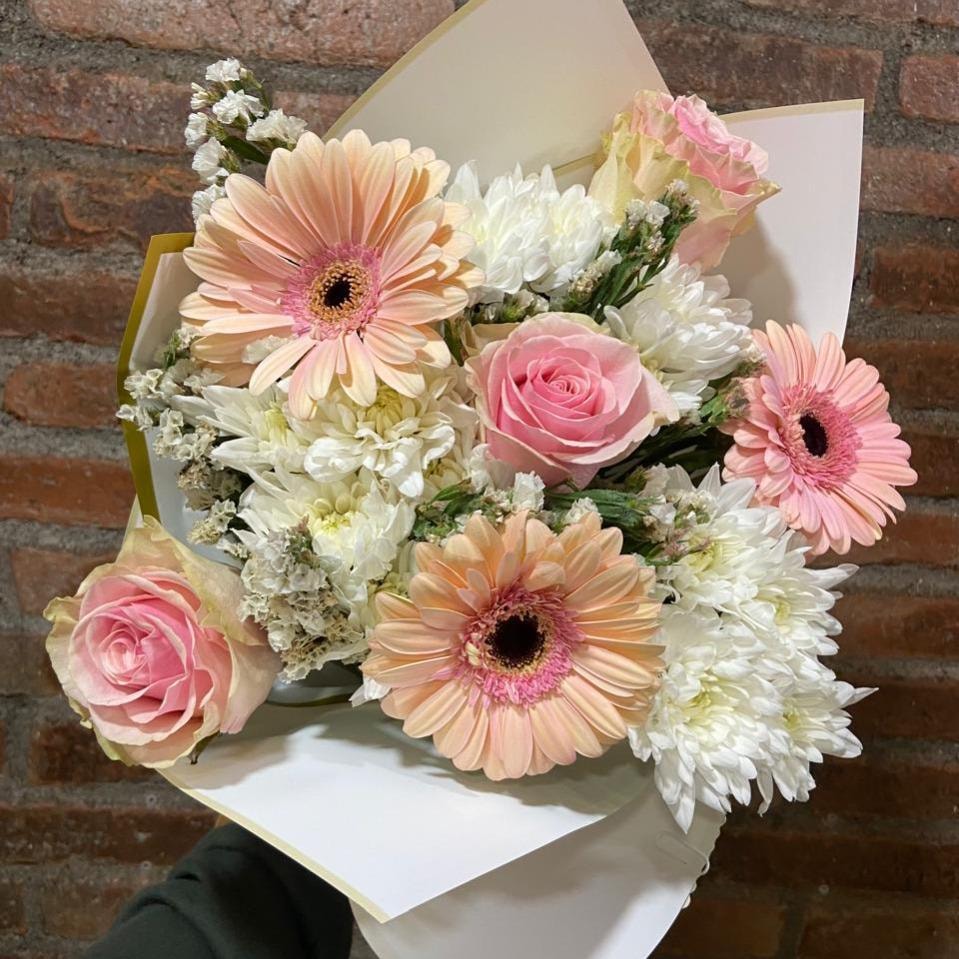Ramo Katalina - Mix rosado con gerberas, rosas y mables - Imagen 1