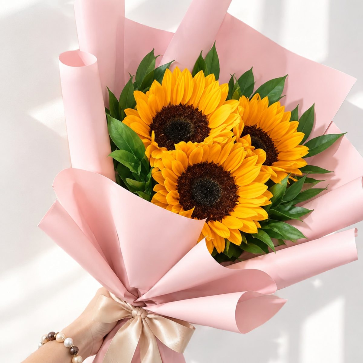 Imagen referencial generada con IA de Ramo de 3 girasoles